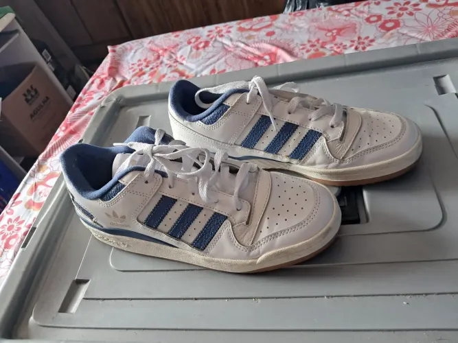 VENDO ADIDAS FEMININO TAMANHO 37