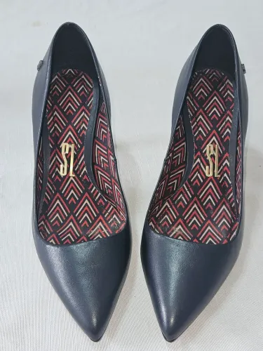 Sapato Scarpin Santa Lolla, Couro legítimo, Salto alto, Bico fino