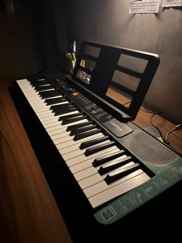 TECLADO MUSICAL CASIO CT-s200?