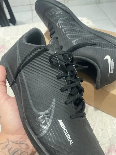 Chuteira Original de Quadra - Nike Mercurial.