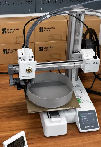Impressora 3d bambu lab Mini - Lacrada na caixa