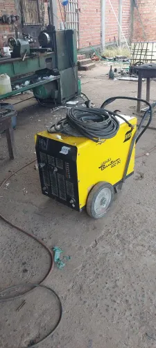 Máquina de solda esab 400