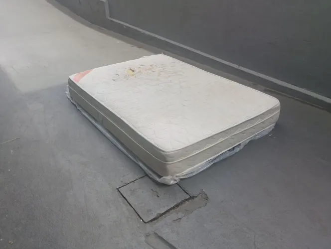 Colchão de casal espuma e molas Orthocrin