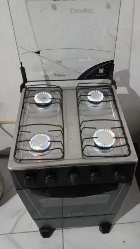fogão esmaltec funciona às 4 bocas e o forno, faço entrega