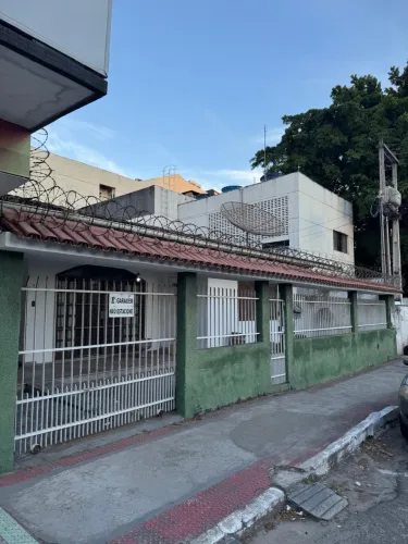 ALUGO EXCELENTE CASA COMERCIAL NO CENTRO DE VILA VELHA