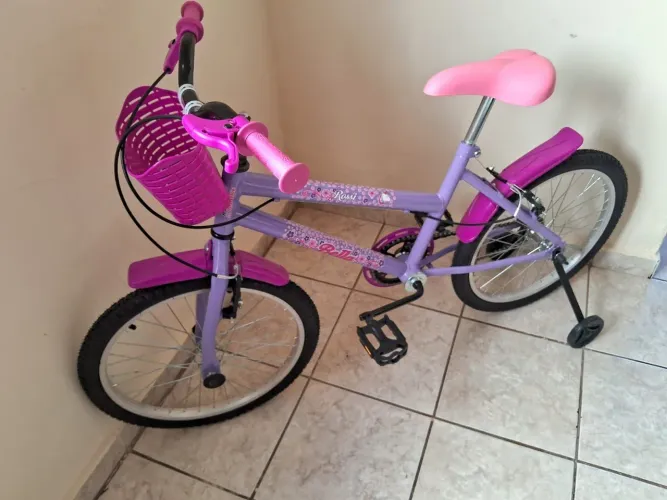 Bicicleta rosa infantil 