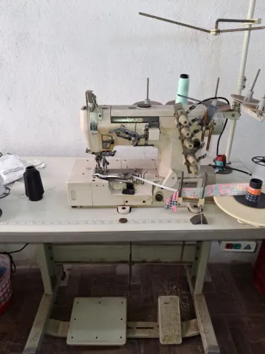 Vendo máquina de costura industrial colarete aberta, marca Bruce.