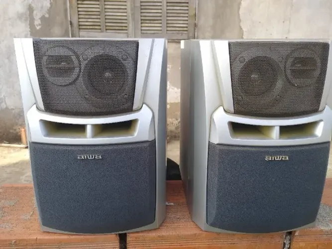 Caixas de som Aiwa 200 watts perfeitas
