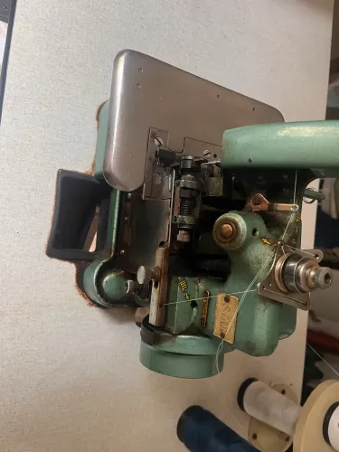 Máquina Overlock Semi-Industrial STAR GN1-6D 3 fios