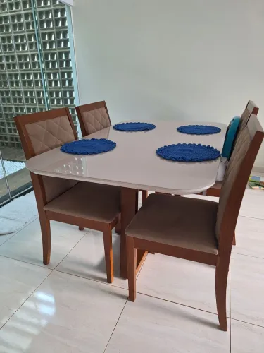 Mesa madeira maciça 4 lugares