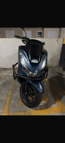 Pcx dlx a mais top de linha.