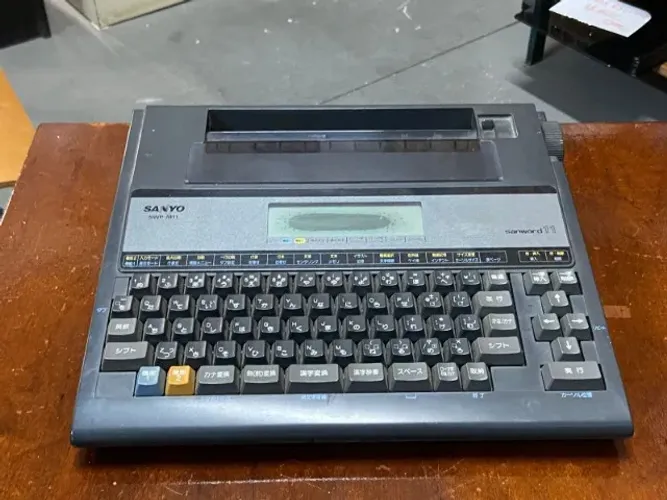 Máquina de Escrever Eletrônica Sanyo - Vintage / Colecionador