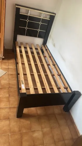 Cama de solteiro usada