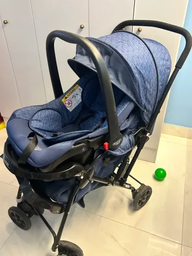 Carrinho de bebê + bebê conforto