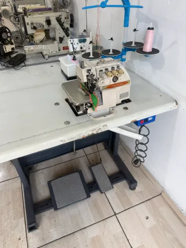 Máquina de costura ponto cadeia overloque 2 agulhas revisada com garantia 