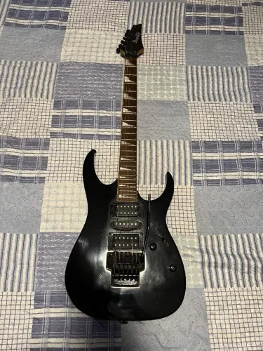Guitarra Ibanez gio com barra tremolo