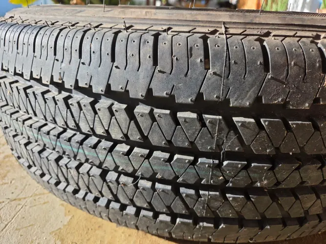Pneu bridgestone 245/70/R70 H/T