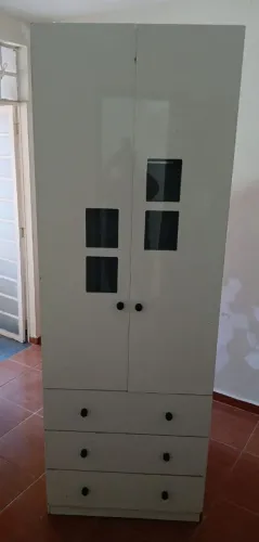 Guarda-Roupa 2 Portas com 3 Gavetas
