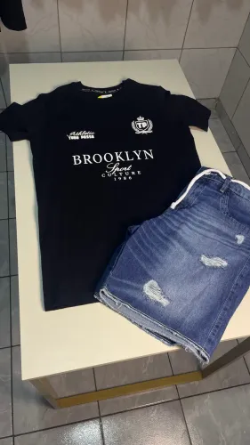 Kit completo de 2 camisas e duas bermudas