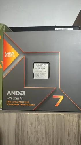 Ryzen 7 8700G - 8 Núcleos, 16 Threads, Radeon 780M com Caixa e Cooler Original