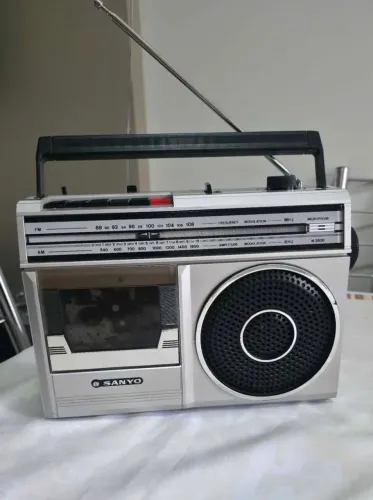RÁDIO SANYO DOS ANOS 70