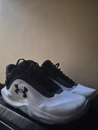 Tênis de Basquete Masculino Under Armour Swish impecável
