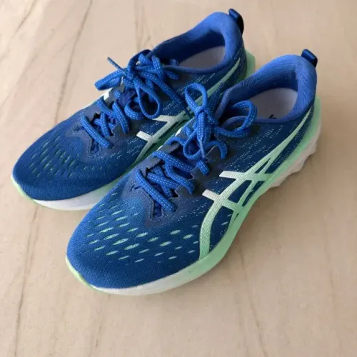 Tenis asics novablast 2 azul 38