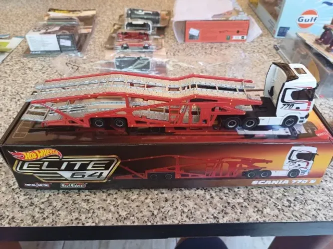 Hot wheels elite64 scania