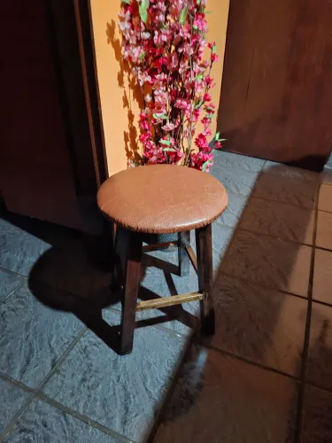 Banquinho de madeira