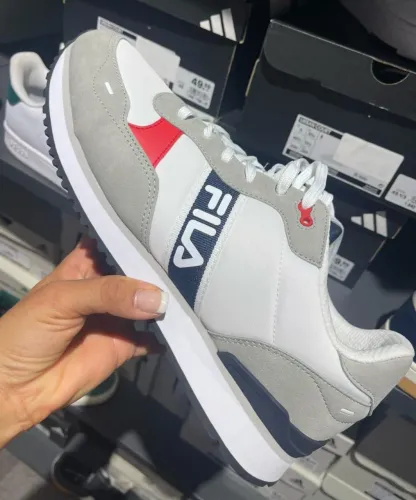 Vendo Tênis de Marca semi-novo