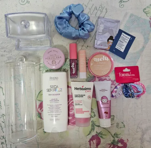 Hidratante, Pó Compacto, Porta Algodão e Contonete, Gloss, Seca sem Frizz