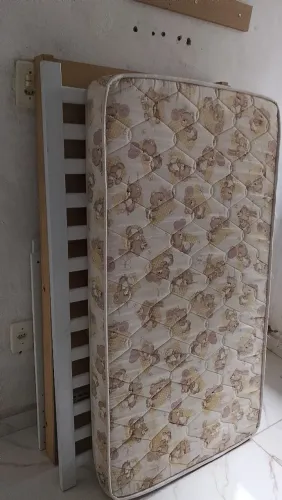 Vende-se berço