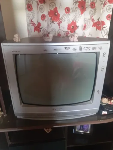 Vendendo a televisão de tubo nunca foi mexida