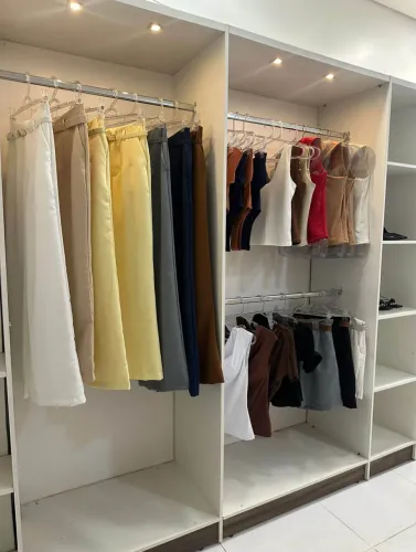 Vende-se móveis de loja de roupa 17,000 mil