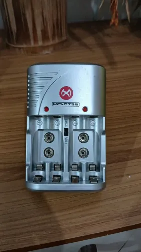 Carregador de Pilhas MOX MO-C738 - Bivolt