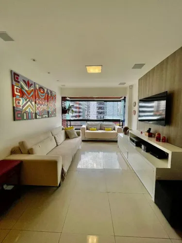 Vendo Apto com 4 quartos sendo 2 suítes com 133 m² na 2° quadra da Praia de Ponta verde