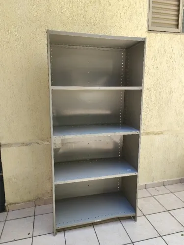 Estante / Prateleira de Aço com Fundo e Laterais Fechadas Reforçada