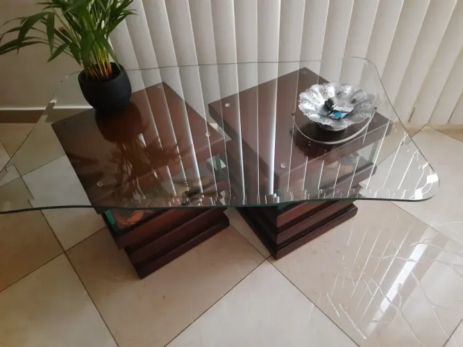 Mesa de Centro em Vidro Temperado com Base de Madeira - Moderna e Elegante