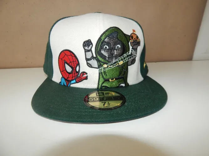 Bonés new era raros colecionador Marvel X Tokidoki usados