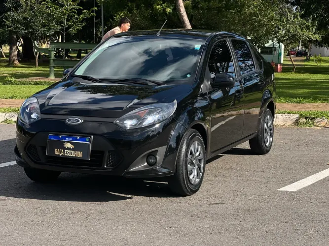 Ford Fiesta Sedan SE 1.6 8V Flex 4P 2014
