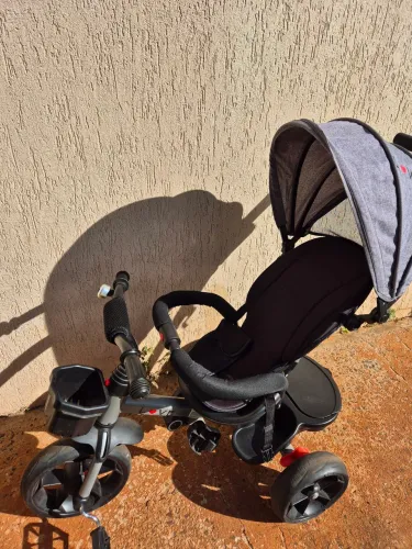 Triciclo infantil reclinável gira 360