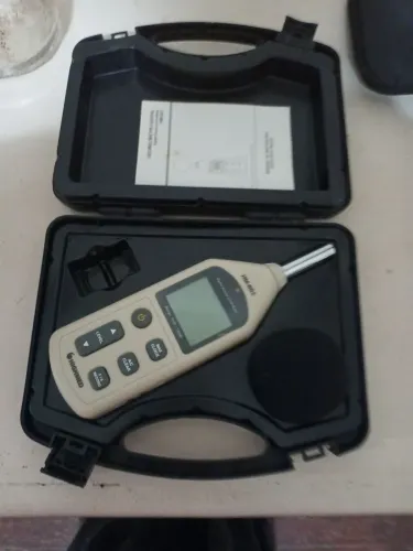 Decibelímetro Digital Highmed HM-851 com Maleta e Acessórios