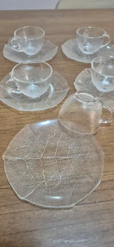 Conjunto 5 xícaras e pires com desenhos de folhas 