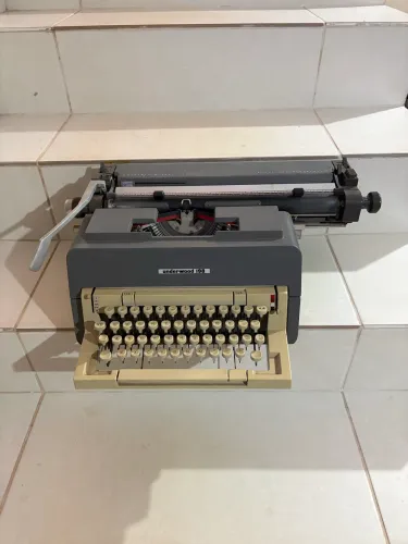 MÁQUINA DE ESCREVER UNDERWOOD 198 - ÓTIMO ESTADO