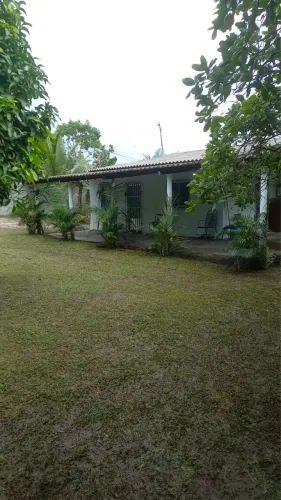 Casa com área em Leandrinho Dias Dávila 