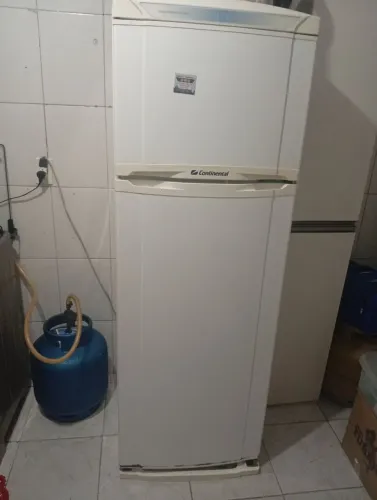 Geladeira continental precisa comprar uma lâmpada pra ela,de resto funciona perfeitamente 