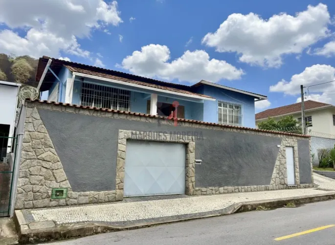 Exclusividade e alto padrão: residência com 5 quartos no Cascatinha