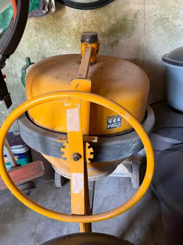 Betoneira CSM Meio Traço 120L 220V