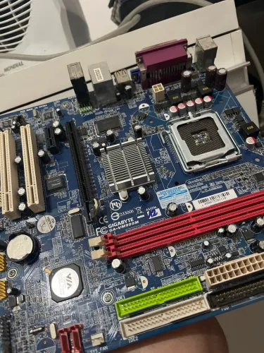 Placa mãe gigabyte ga-vm900m Lga775