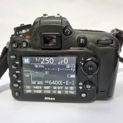 NIKON D7100 + LENTE ORIGINAL 1.8 50mm